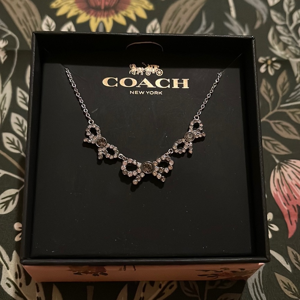 🎀 Adorable Coach Necklace 🎀